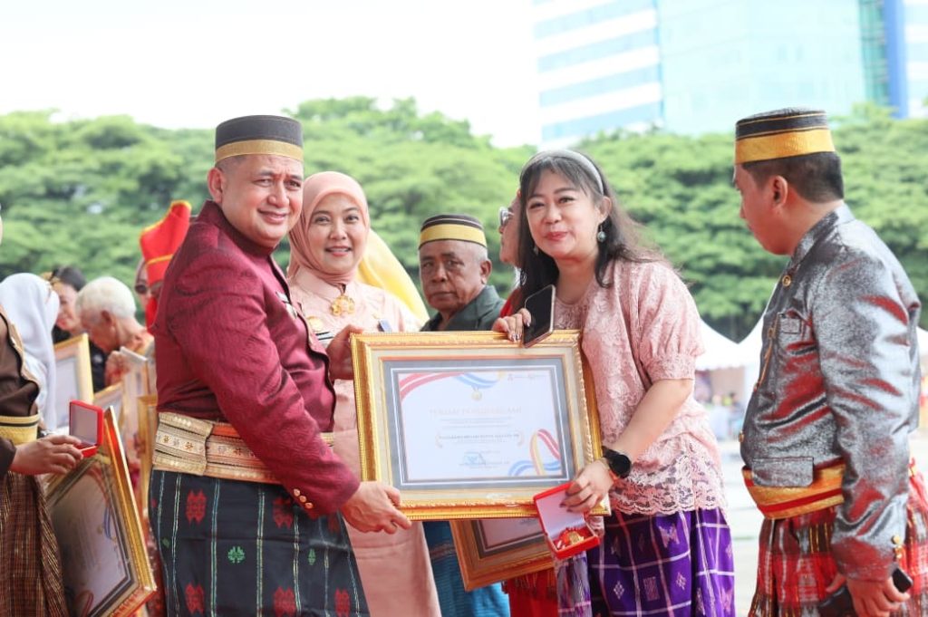 HUT ke-418 Makassar, Pemkot Berikan Beasiswa dan Penghargaan untuk Warga