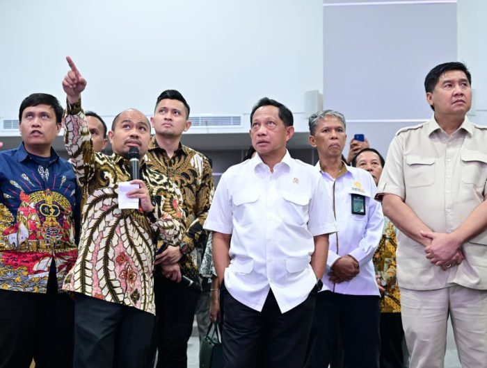 Kadiskominfo Makassar Dampingi Mendagri Tito dan Menteri PKP ke Command Center
