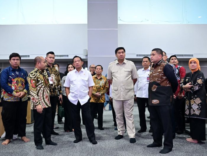 Mendagri Tito Karnavian dan Menteri PKP Kunjungi Command Center Makassar