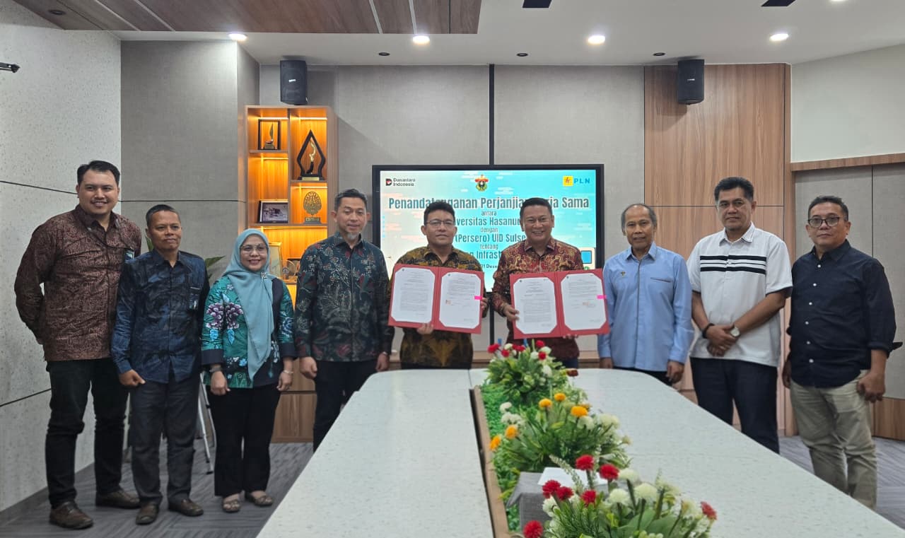 PLN dan Unhas Teken Perjanjian Kerja Sama Pembangunan Stasiun Pengisian Kendaraan Listrik Umum (SPKLU)