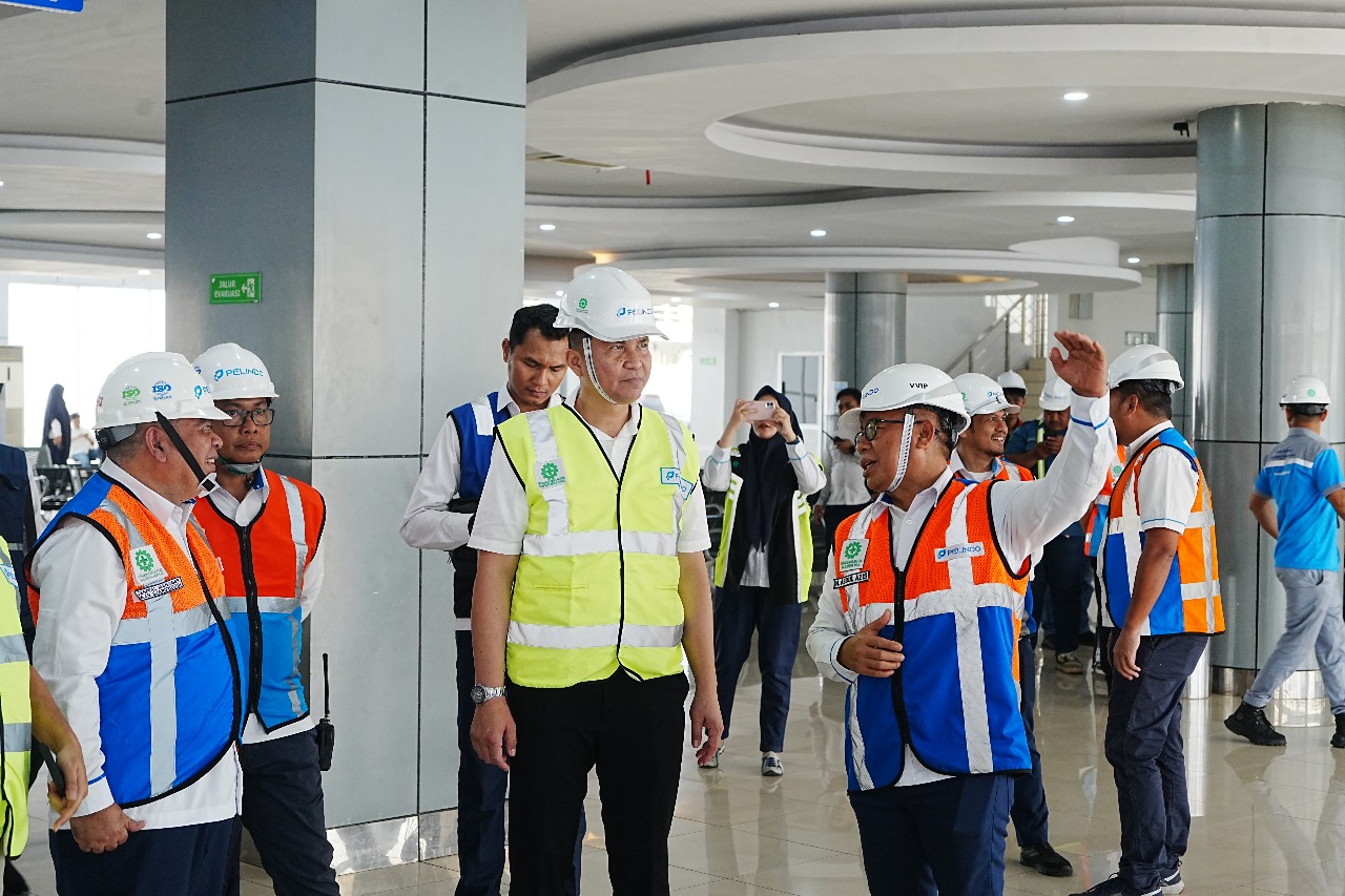 Senior Director Transportation Sector PT Danantara Asset Management (DAM), Wamildan Tsani Tinjau Pelabuhan Makassar