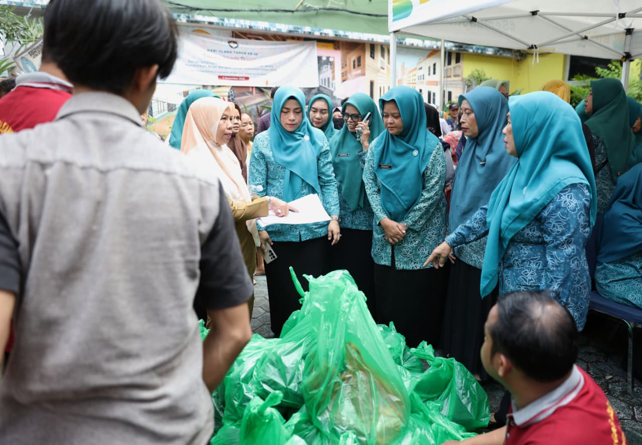 TP PKK dan Dekranasda Makassar Salurkan Bantuan Pangan untuk 850 Perempuan Pra Sejahtera
