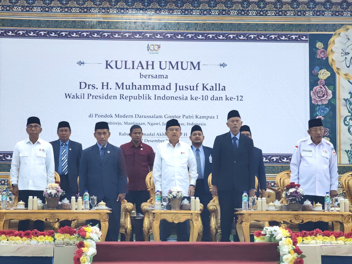 Wakil Presiden RI ke 10 dan ke-12, Jusuf Kalla, Saat Memberikan Kuliah Umum di Pondok Modern Darussalam Gontor Putri Kampus 1, Sambirejo, Mantingan, Ngawi, Jawa Timur, Rabu (17/12/2025).