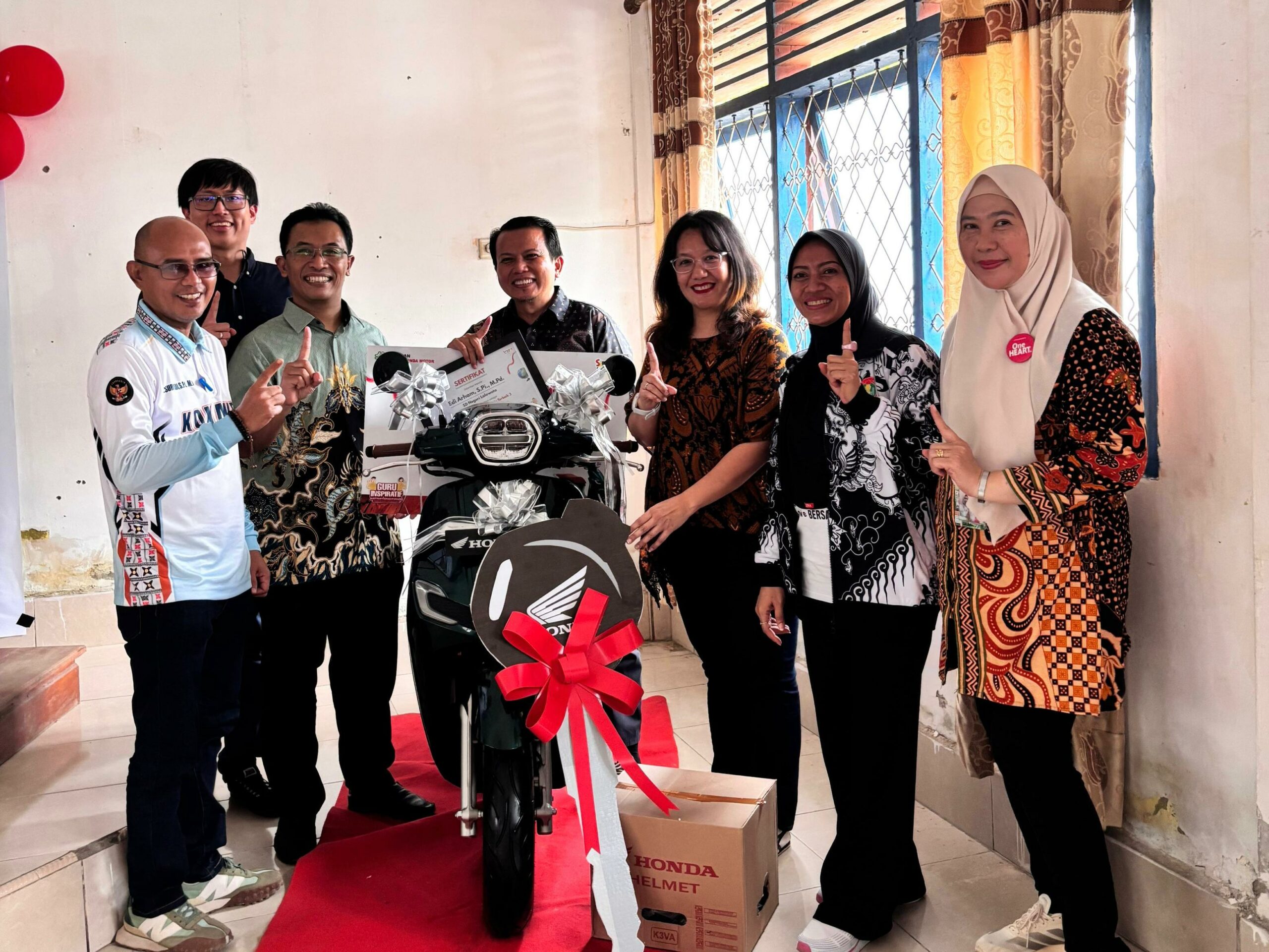 Pengabdian 17 Tahun di Pedalaman, Guru Asal Konawe Terima Apresiasi dari Astra Honda