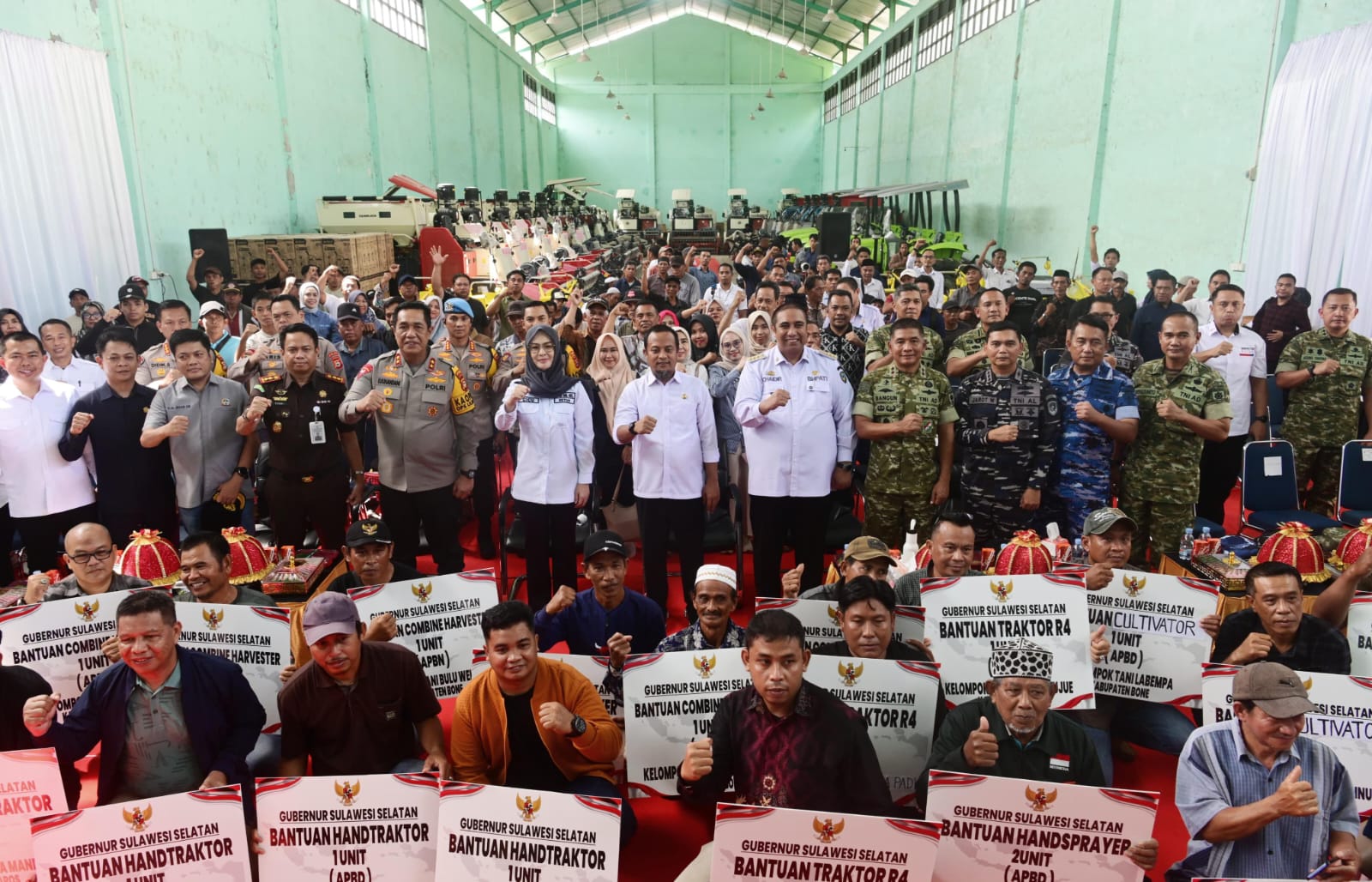 812 Kelompok Tani Terima Alsintan, Gubernur Sulsel Tekankan Pemanfaatan Optimal  