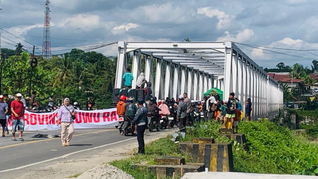 Aksi Demonstrasi Mahasiswa Tuntut Pemekaran Provinsi Luwu Raya