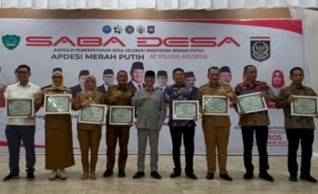 Bupati Maros Chaidir Syam Raih Penghargaan Tokoh Peduli Desa APDESI