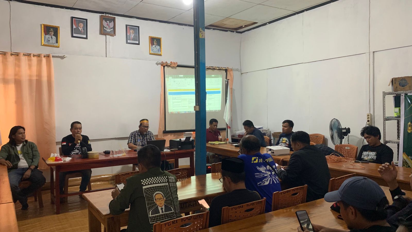 Presidium Gerakan Perjuangan Provinsi Luwu Raya (GPPRL) menggelar rapat konsolidasi di Sekretariat PGRI Luwu Utara, Jumat (30/1/2026).