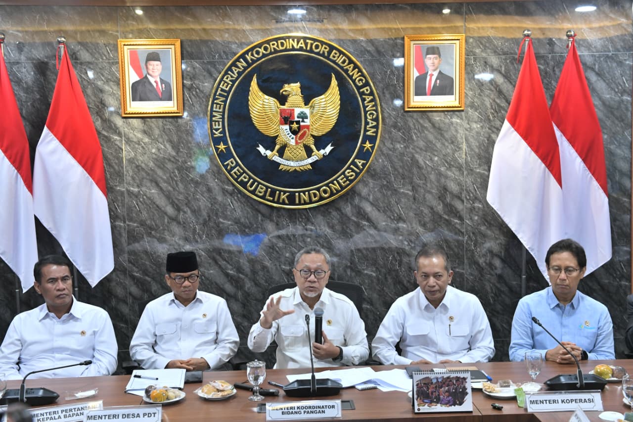 Mendes Yandri Saat Menghadiri Rapat Koordinasi Terbatas Pelaksanaan Program Koperasi Desa (Kopdes) Merah Putih
