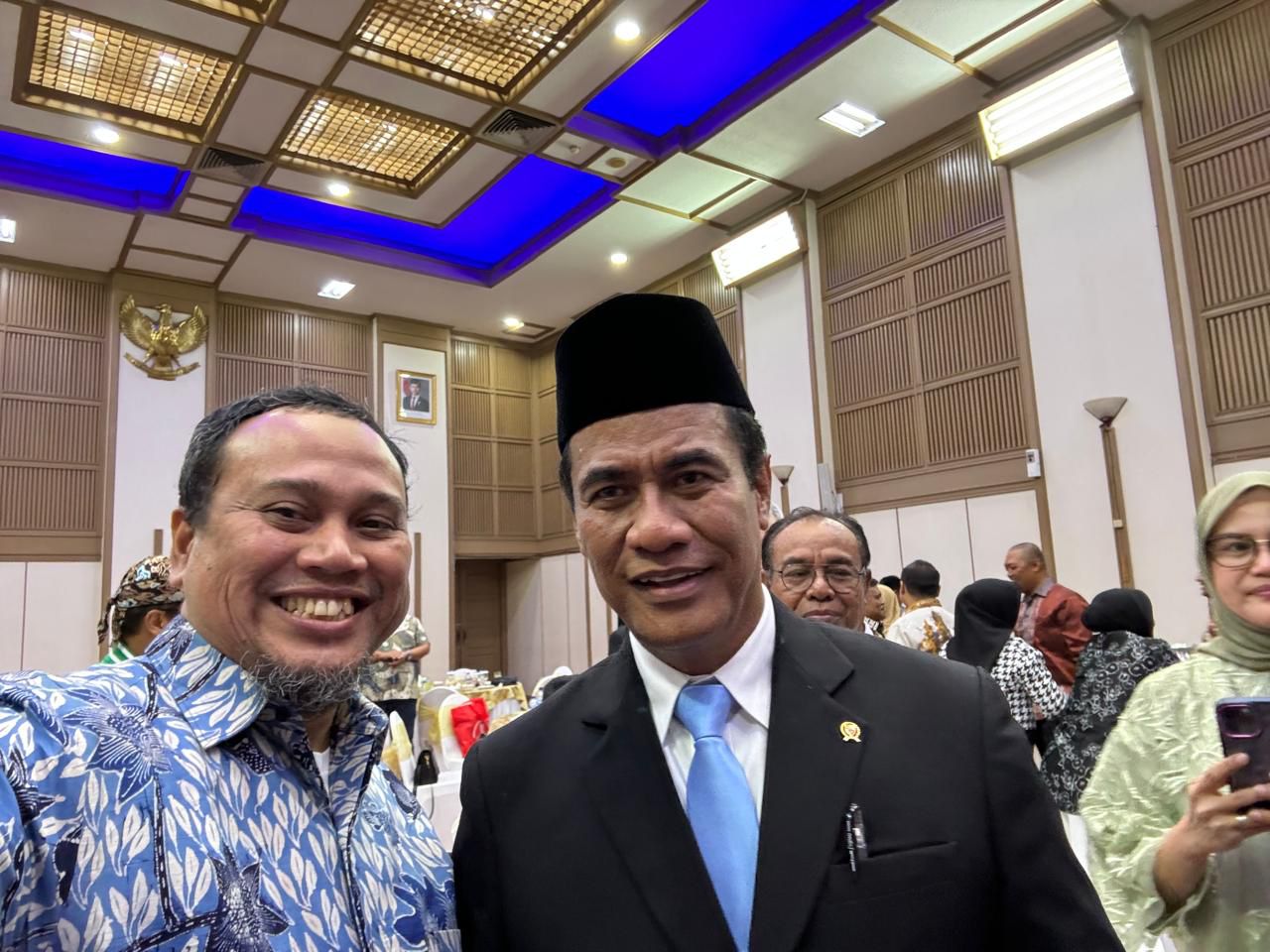 Muhammad Ramli Rahim bersama Andi Amran Sulaiman. (Ist)