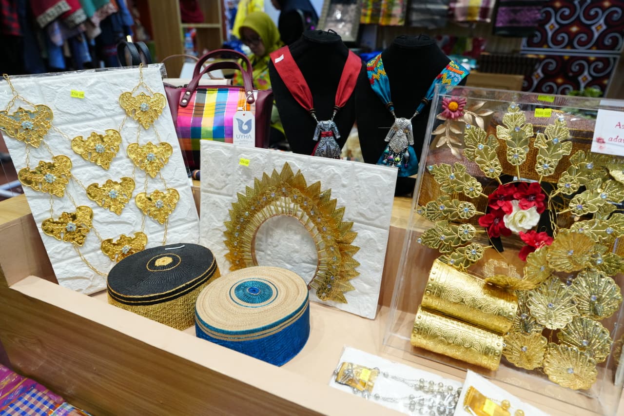 Dekranasda Sulsel Lakukan Kurasi Produk Unggulan Jelang INACRAFT 2026