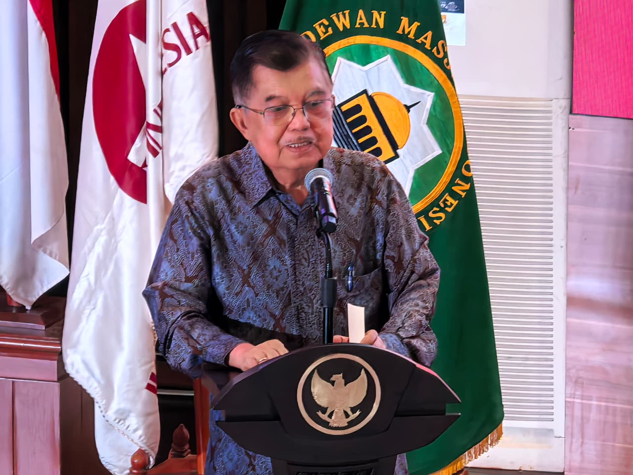 Ketua Umum Dewan Masjid Indonesia (DMI), Jusuf Kalla Saat Membuka Seminar Nasional dan Focus Group Discussion (FGD) Dialog Publik Masjid Inklusif di Auditorium Kementerian Pekerjaan Umum, Jakarta, Senin (10/02/2026).