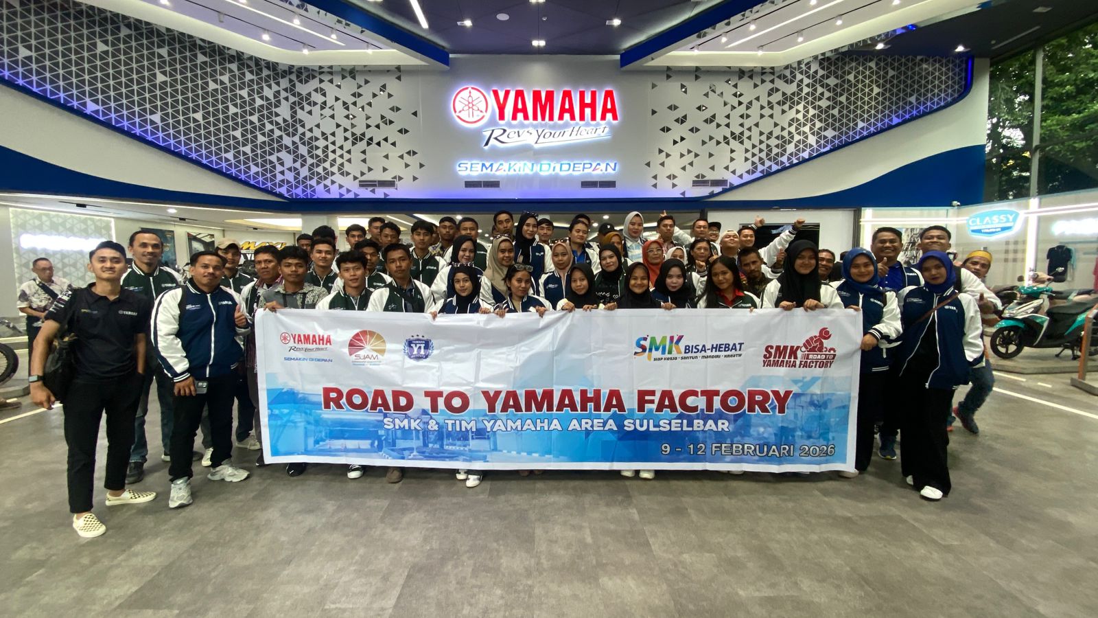 Siswa dan Guru SMK Se-Sulselrabar Melakukan Kunjungan Langsung ke Pabrik PT Yamaha Indonesia Motor Manufacturing (YIMM).