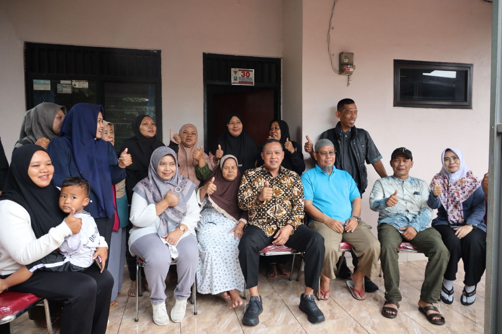Modal Dagang Nasi Uduk Dicuri, Wali Kota Bekasi Sambangi Nenek Atnah