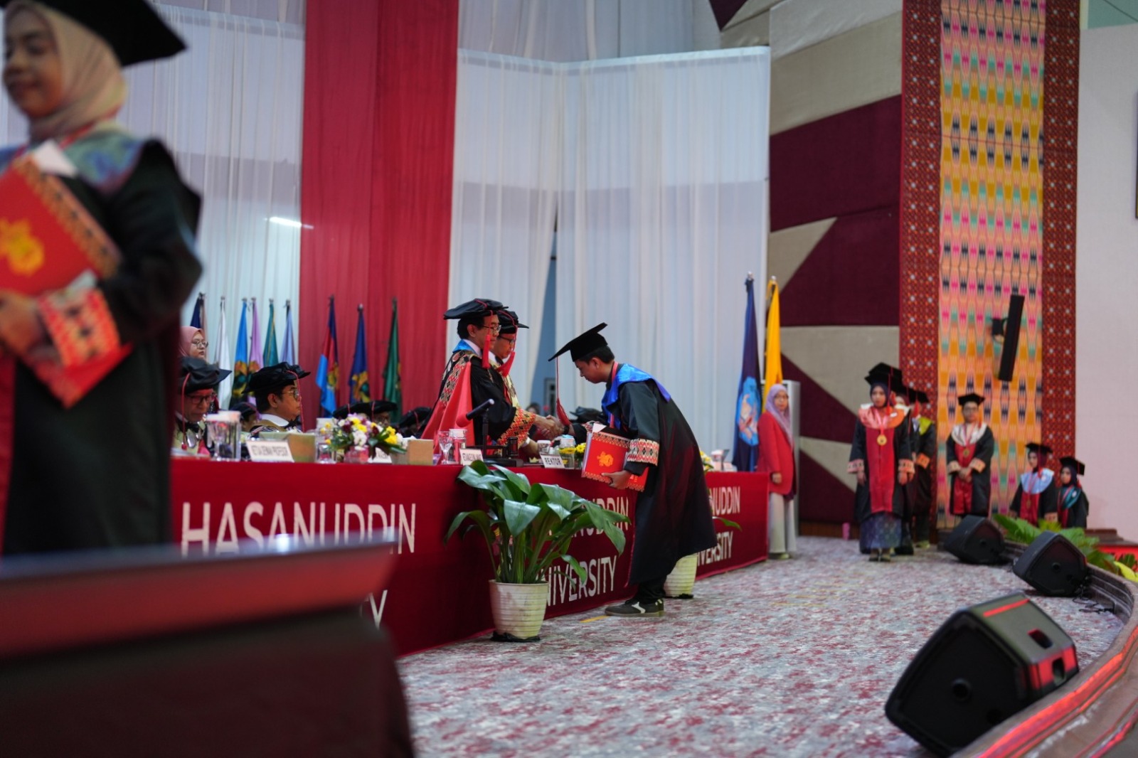 1.365 Wisudawan Resmi Dikukuhkan pada Wisuda Unhas Periode Februari 2026