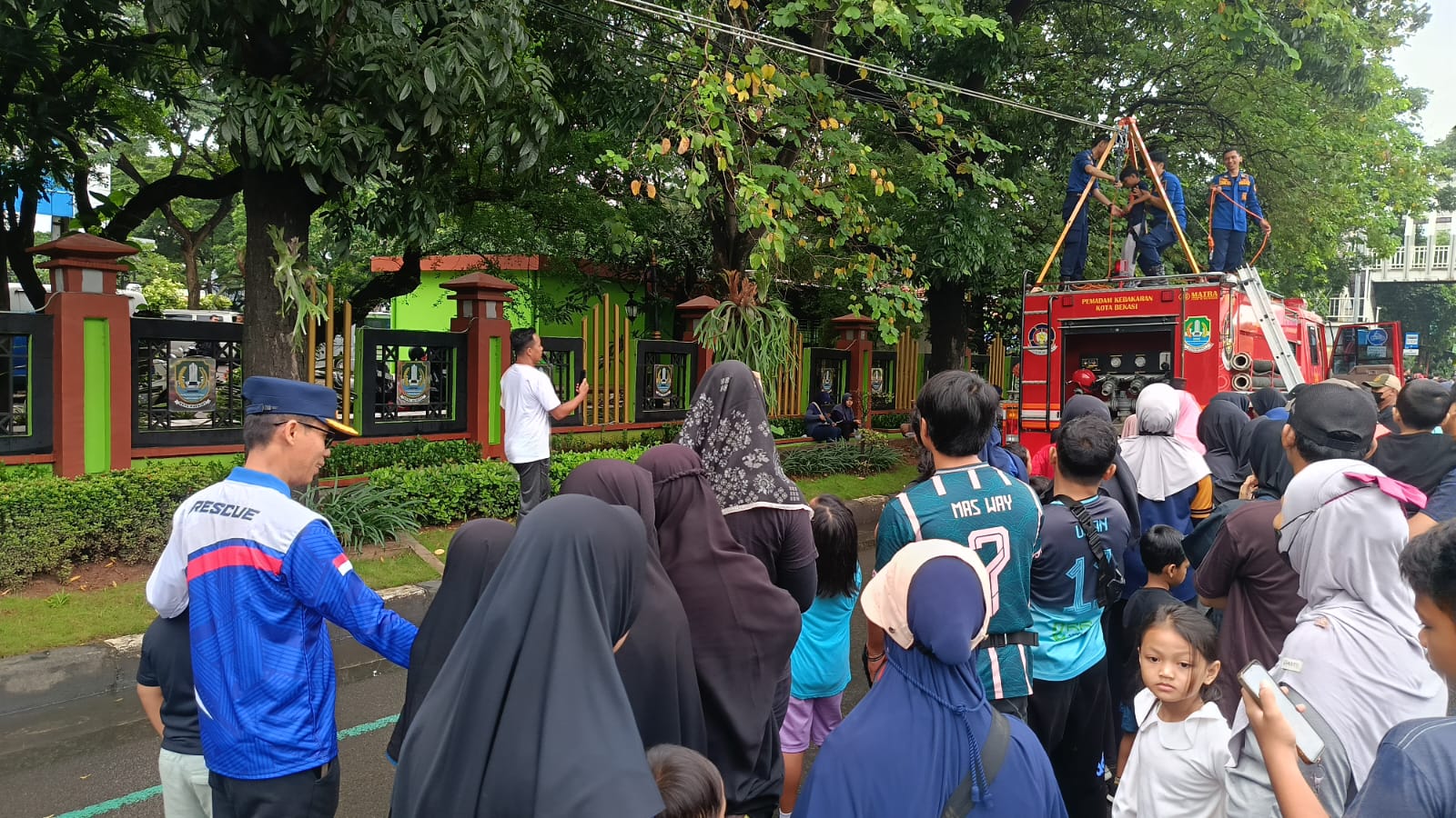 Disdamkarmat Kota Bekasi Edukasi Warga Lewat Games Kebencanaan di CFD
