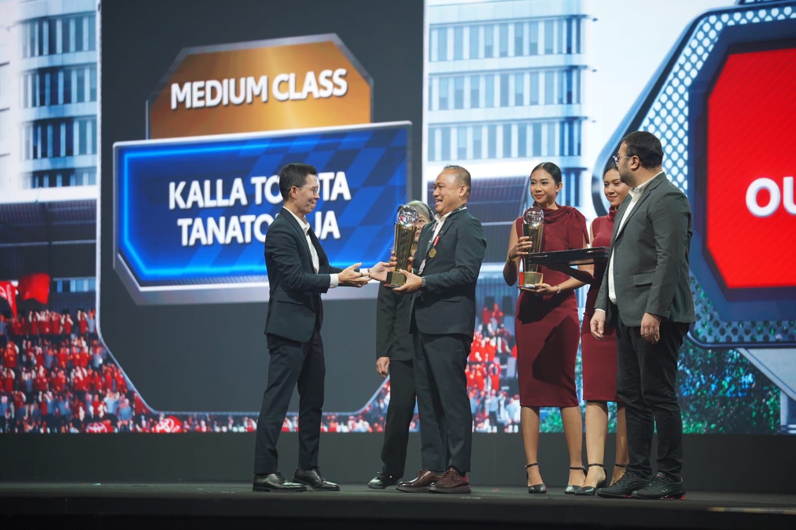 Kalla Toyota Sapu Bersih 73 Penghargaan di Toyota Dealer Convention 2026
