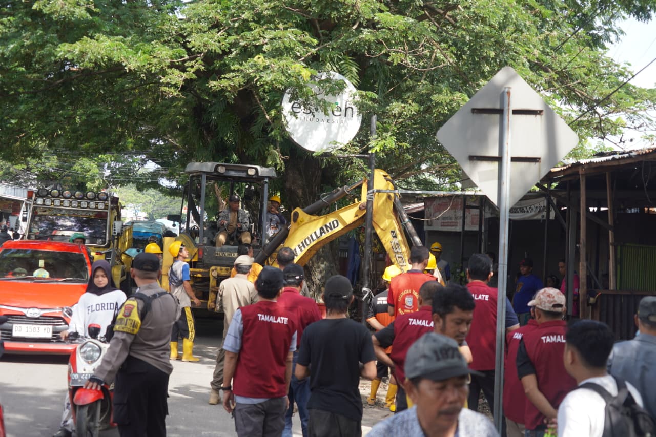 55 Lapak Liar Dibongkar di Tamalate, Camat Ungkap Dugaan Praktik Sewa Fasum