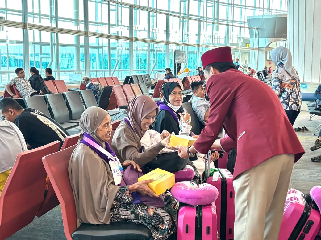 Bandara Sultan Hasanuddin Bagikan 8.700 Takjil untuk Penumpang Selama Ramadhan 2026