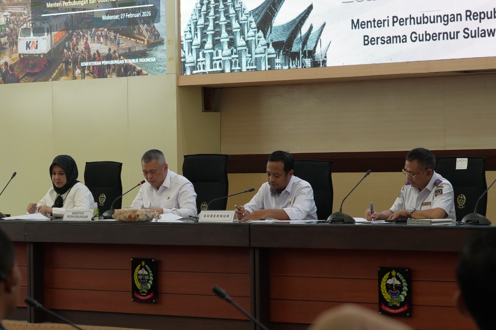 Rapat Koordinasi Angkutan Lebaran yang Dipimpin Menteri Perhubungan Republik Indonesia, Dudy Purwagandhi, di Ruang Rapat Pimpinan Lantai 2 Kantor Gubernur Sulawesi Selatan, Jumat (27/2/2026).