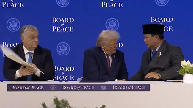 presiden as donald trump memberi isyarat ke arah perdana menteri hungaria viktor orban dan presiden indonesia prabowo subianto 1769089397747 169