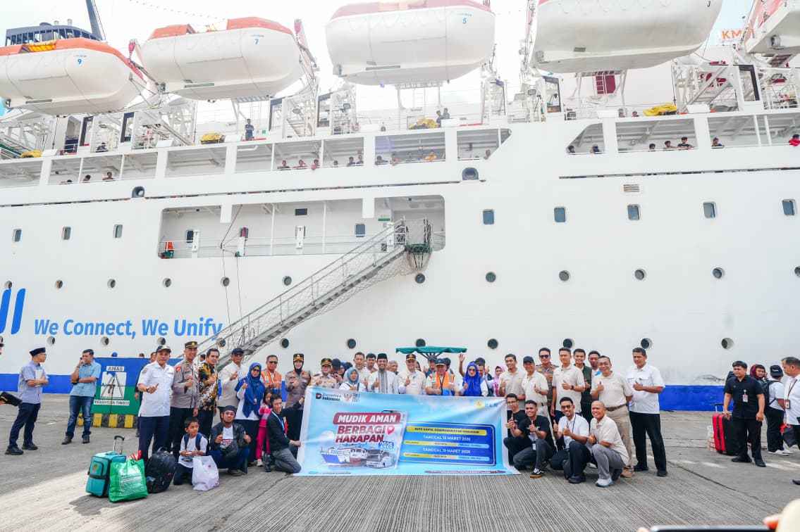 Gubernur Sulsel Lepas 500 Peserta Mudik Gratis PLN dari Pelabuhan Makassar