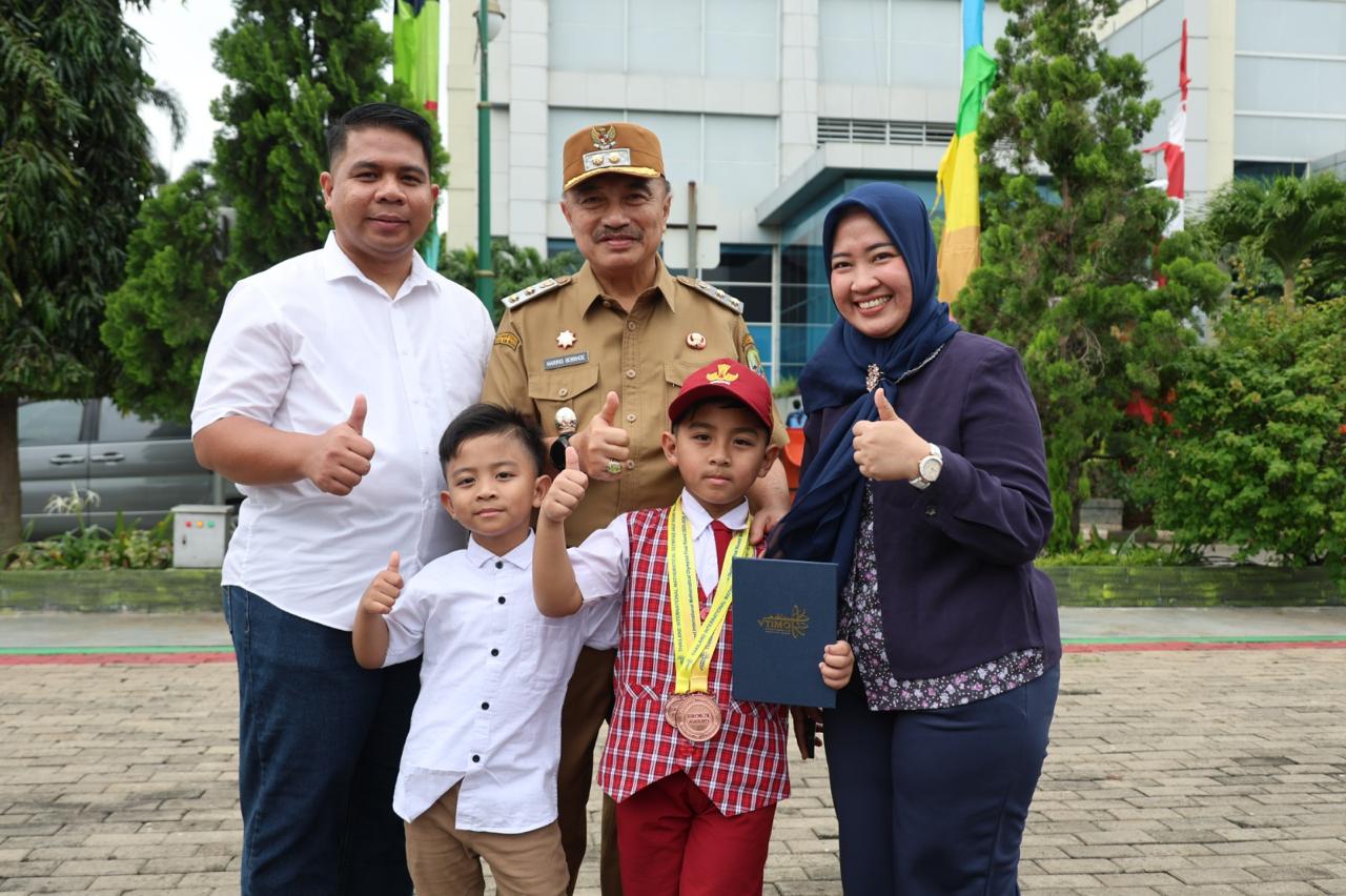 Dua Siswa Kota Bekasi Raih Prestasi Internasional, Wawali Beri Apresiasi