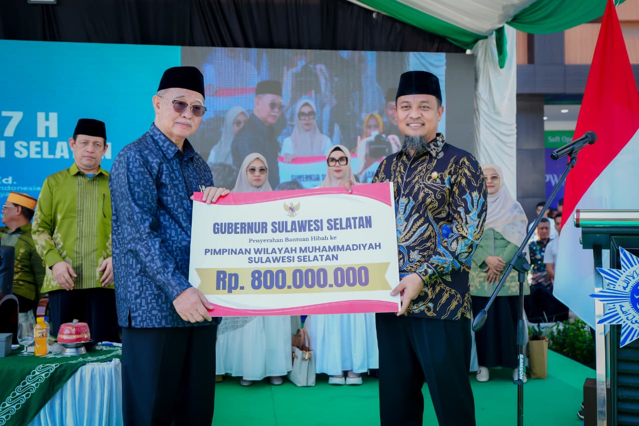 Gubernur Sulsel Serahkan Bantuan Hibah Senilai Rp800 Juta Kepada PW Muhammadiyah Sulsel