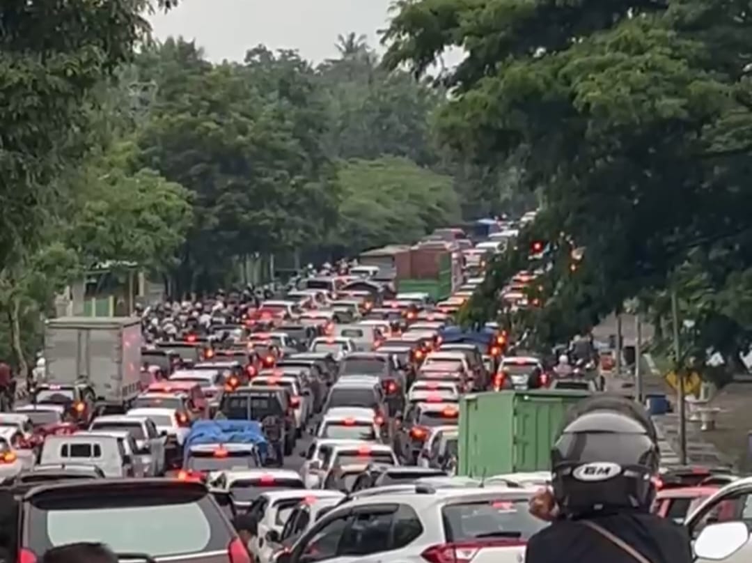 Arus Mudik Jeneponto Padat, Jembatan Belokallong Jadi Titik Kritis Penghubung Lima Wilayah