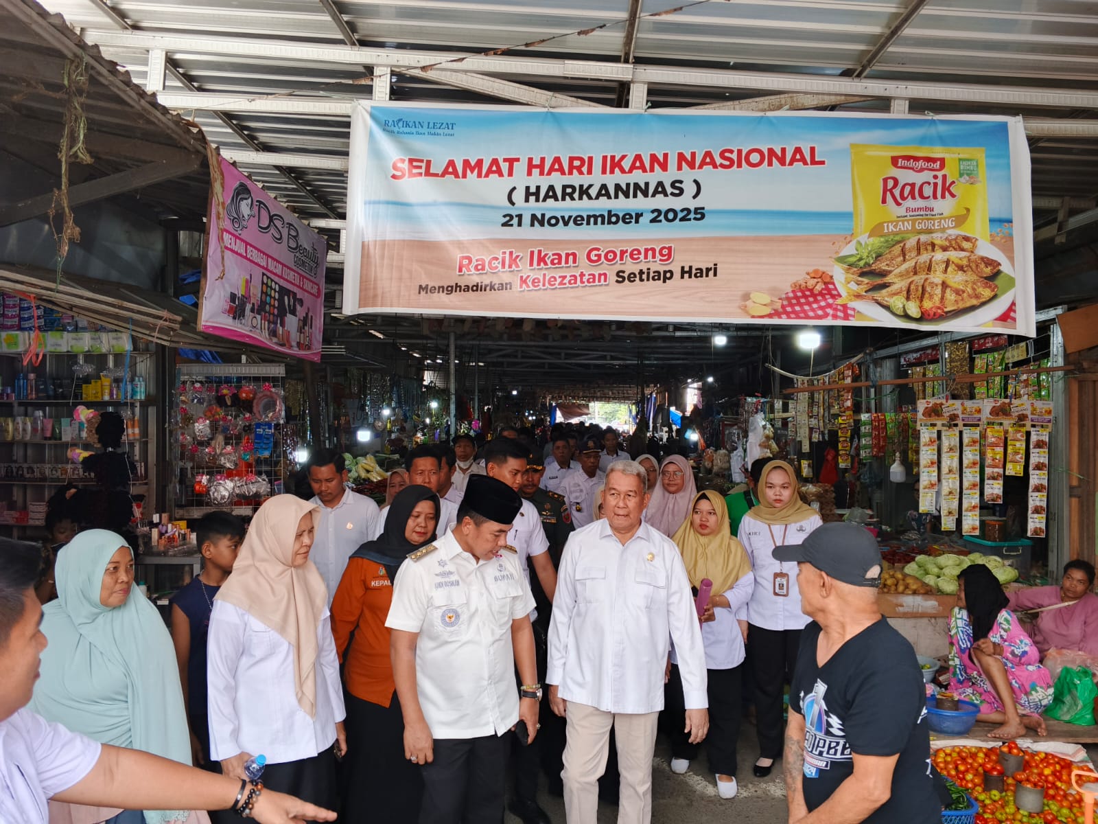Ketua DPRD Wajo Bersama Bupati Wajo Saat Turun Langsung Pantau Harga Bahan Pokok Jelang Ramadan 1447 H