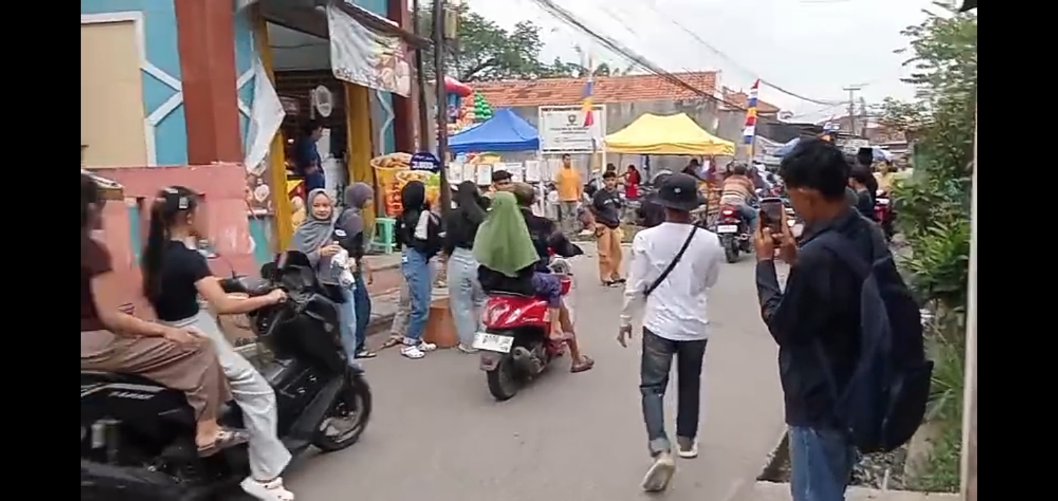 Berkah Ramadan, Karang Taruna Cibungur Turun ke Jalan Berbagi Takjil