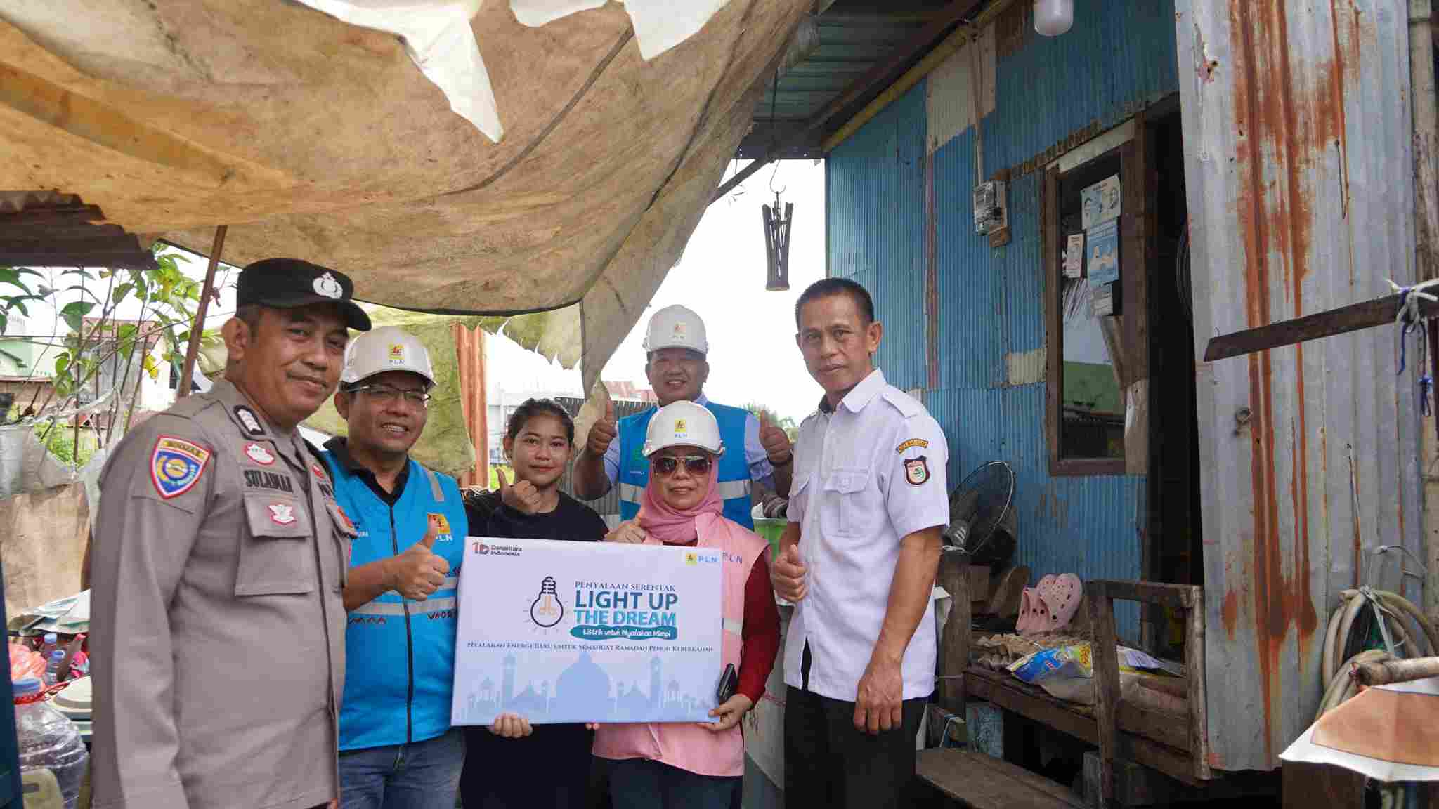 Ramadan 1447 H, PLN Sulselrabar Sambungkan Listrik Gratis untuk 336 Keluarga Prasejahtera