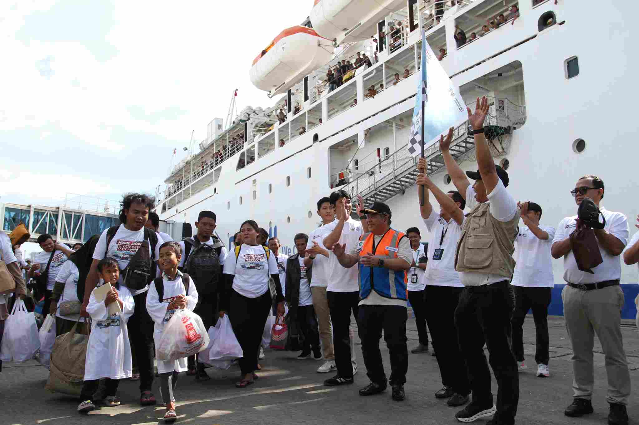 InJourney Airports Berangkatkan 400 Pemudik Gratis dari Makassar ke Surabaya