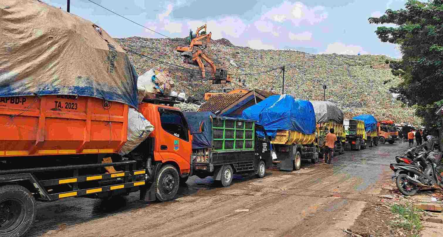 DLH Bekasi Antisipasi Lonjakan Sampah Lebaran di TPA Burangkeng dengan Dua Zona