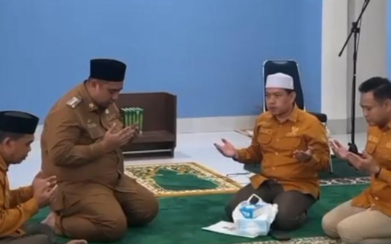 Bupati Chaidir Syam Serahkan Zakat ke BAZNAS Maros