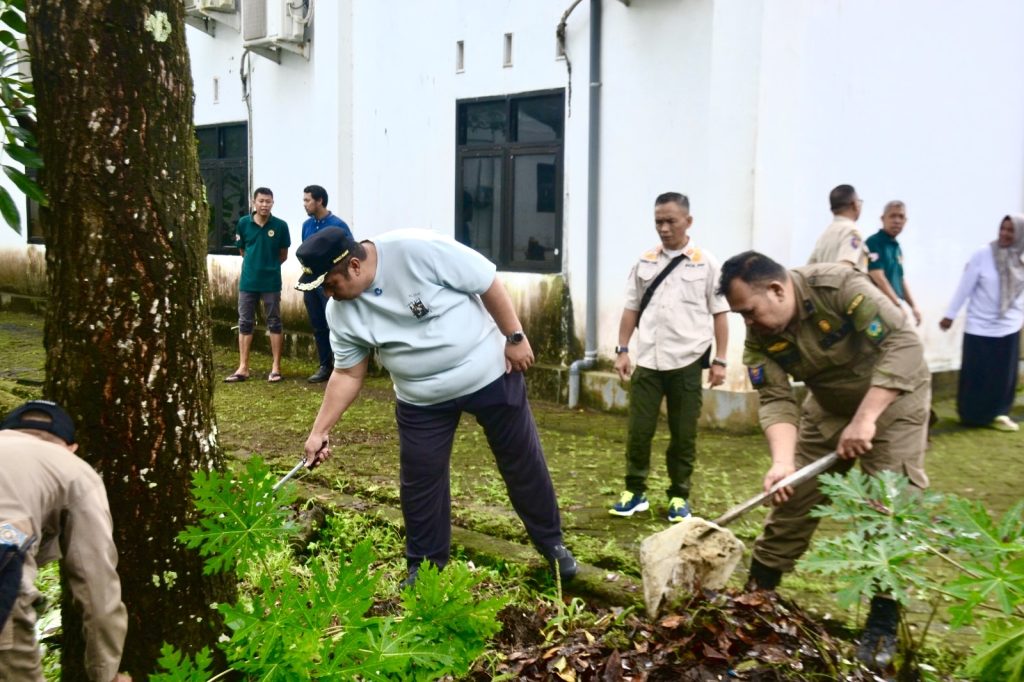 Bupati Maros Tinjau Aksi Bersih, Dukung Program Indonesia ASRI 2026