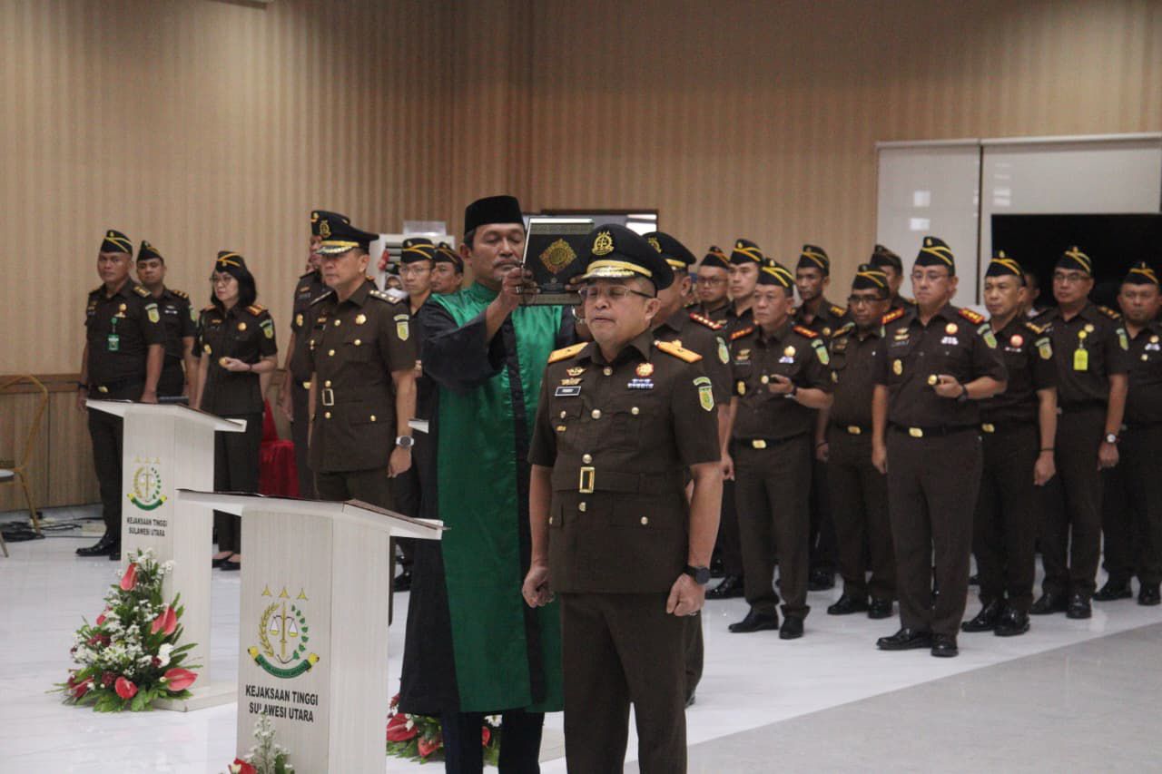Kajati Sulut Jacob Hendrik Pattipeilohy Lantik Feri Tas Jadi Wakajati, Perkuat Penegakan Hukum di Bumi Nyiur Melambai