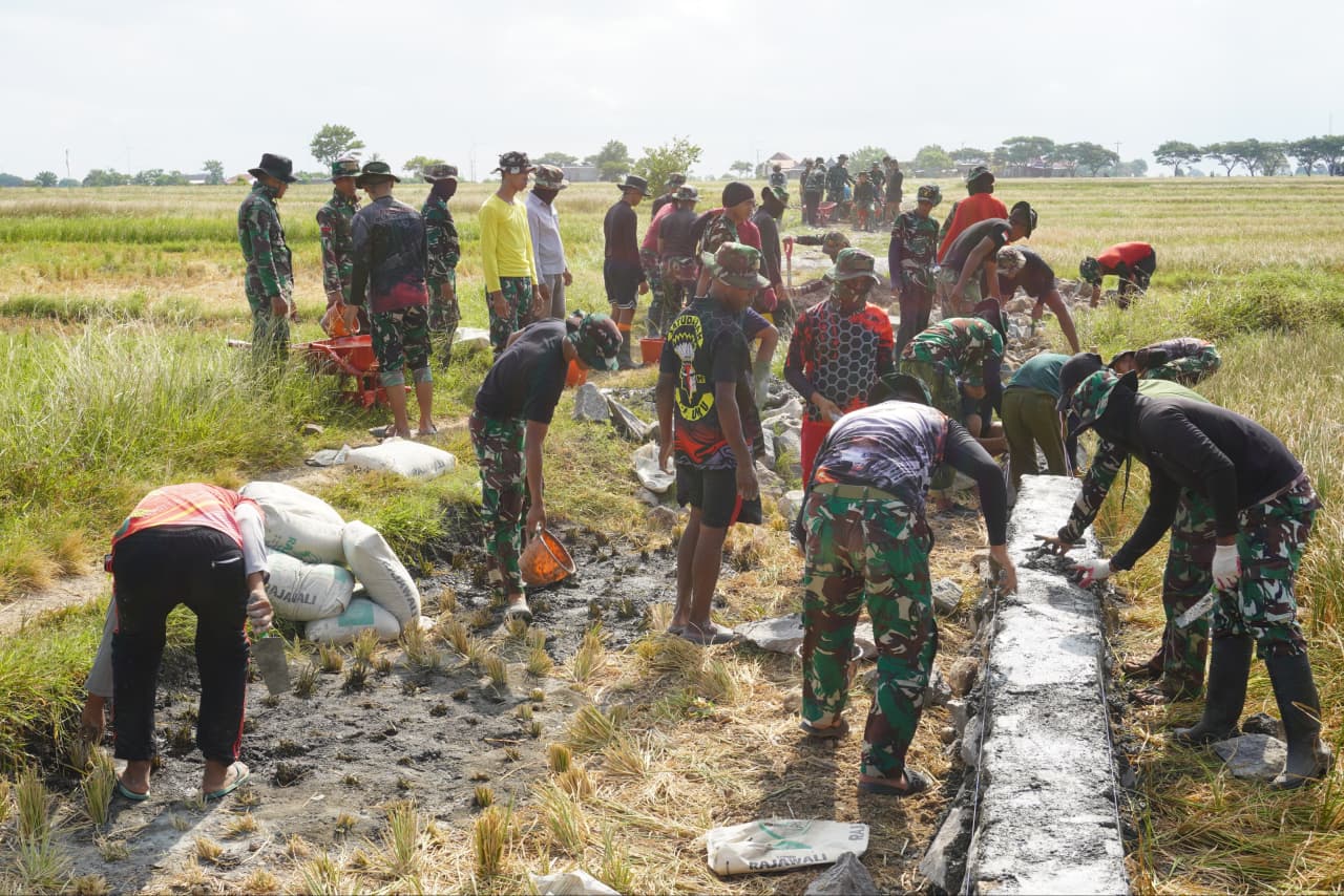 TMMD ke-128 Kodim Jeneponto Godok Jalan Tani Penghubung Dua Desa, Bukti Nyata Gotong Royong TNI-Polri dan Warga
