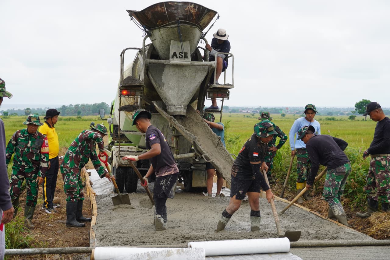 Gas Terus! TMMD ke-128 Kodim 1425/Jeneponto Kebut Jalan Rabat Beton, Progres Capai 100 Meter