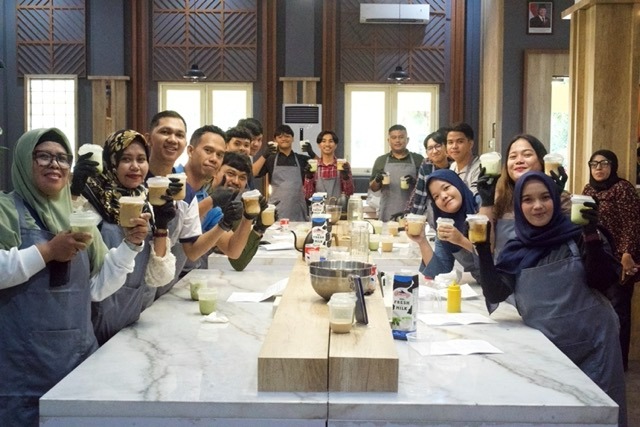 Poltekpar Makassar Bekali Warga Bongaya Keterampilan Kopi dan Kewirausahaan