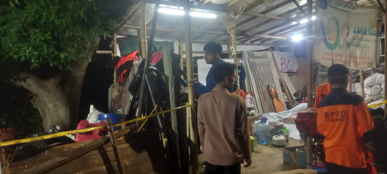 Bocah 11 Tahun Tenggelam di Sungai Ciliwung, Tim SAR Lakukan Pencarian