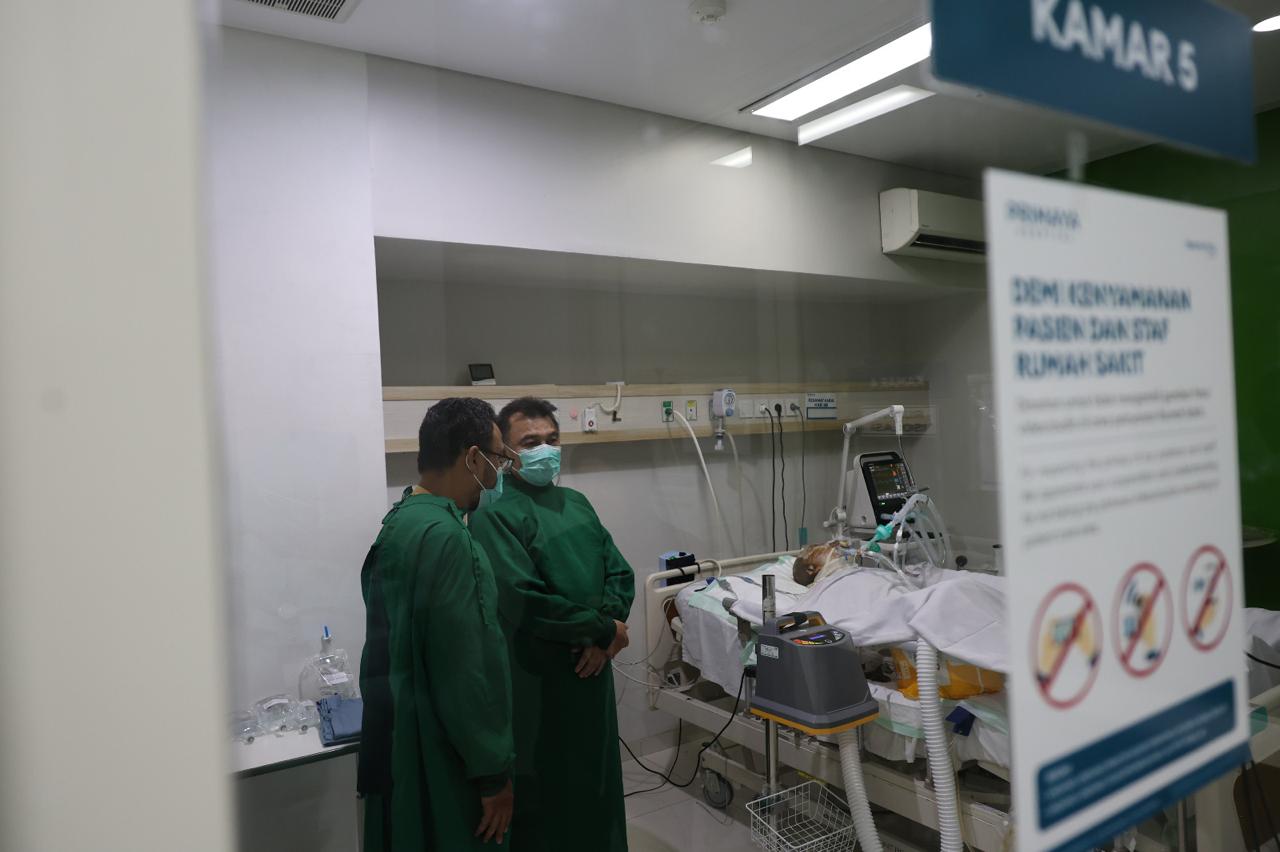 Wawali Bekasi Jenguk Korban Ledakan Cimuning, Pastikan Perawatan Optimal