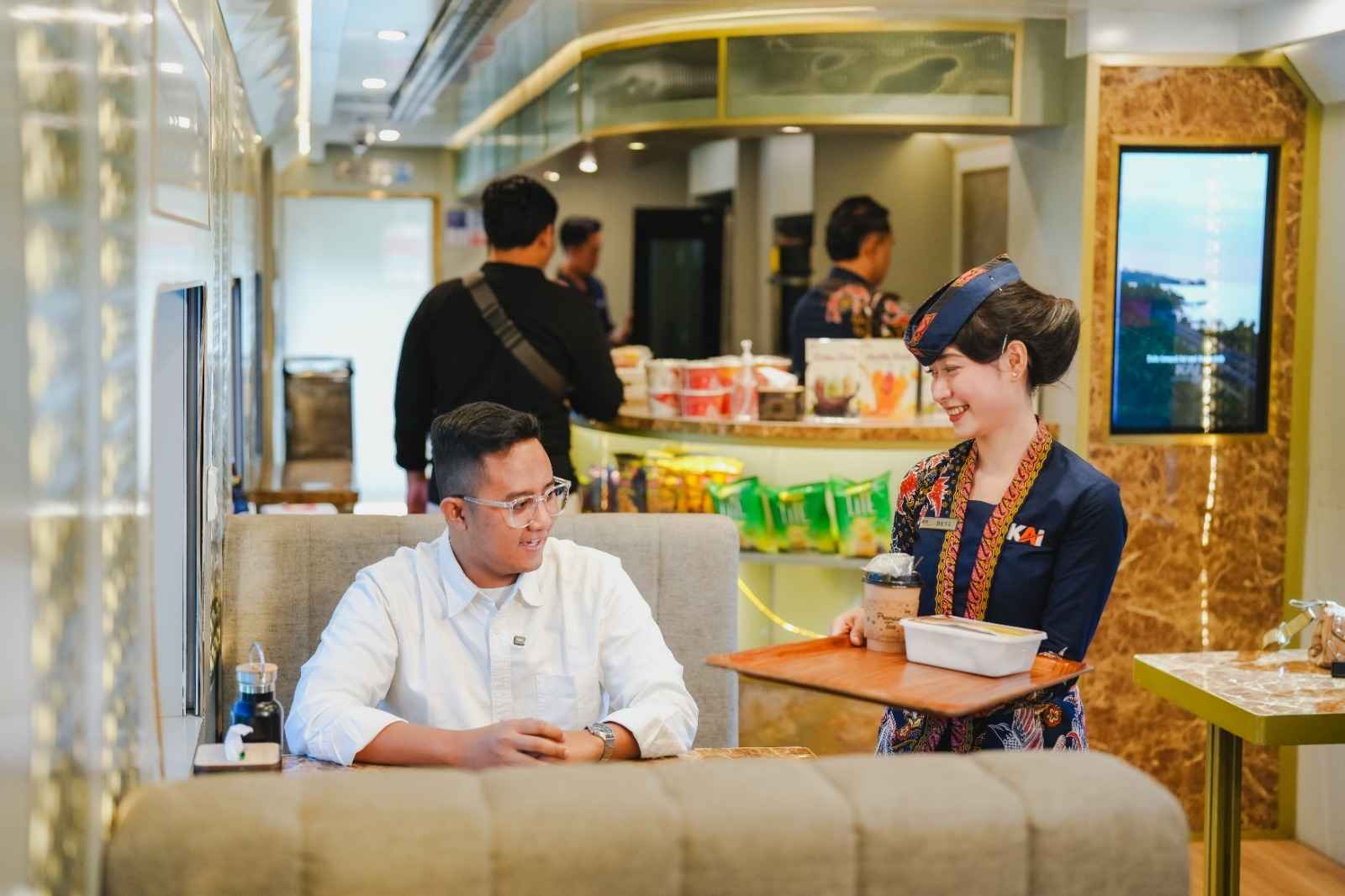 KAI Services Hadirkan Beragam Inovasi Menu Makanan untuk Kuliner Kereta