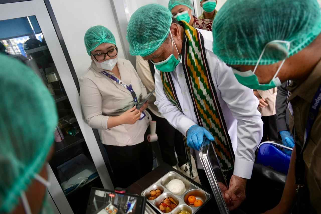 Tinjau Sekolah Rakyat hingga Dapur SPPG, Menko Polkam Pastikan Akses Pendidikan di Pontianak Merata