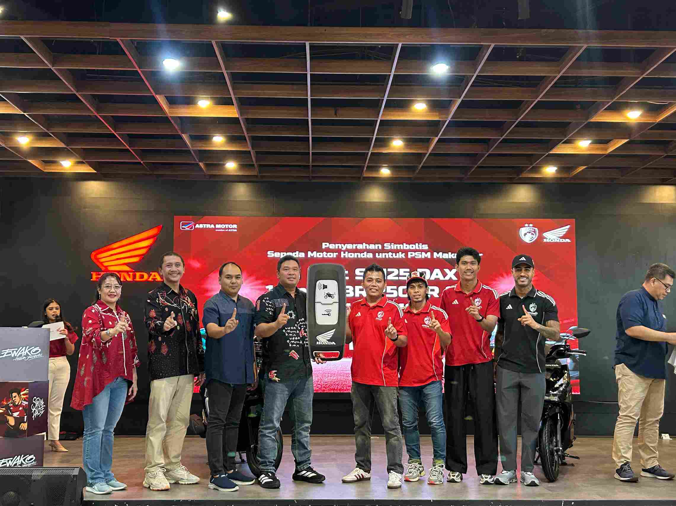 Asmo Sulsel Serahkan 15 Motor Honda untuk PSM Makassar