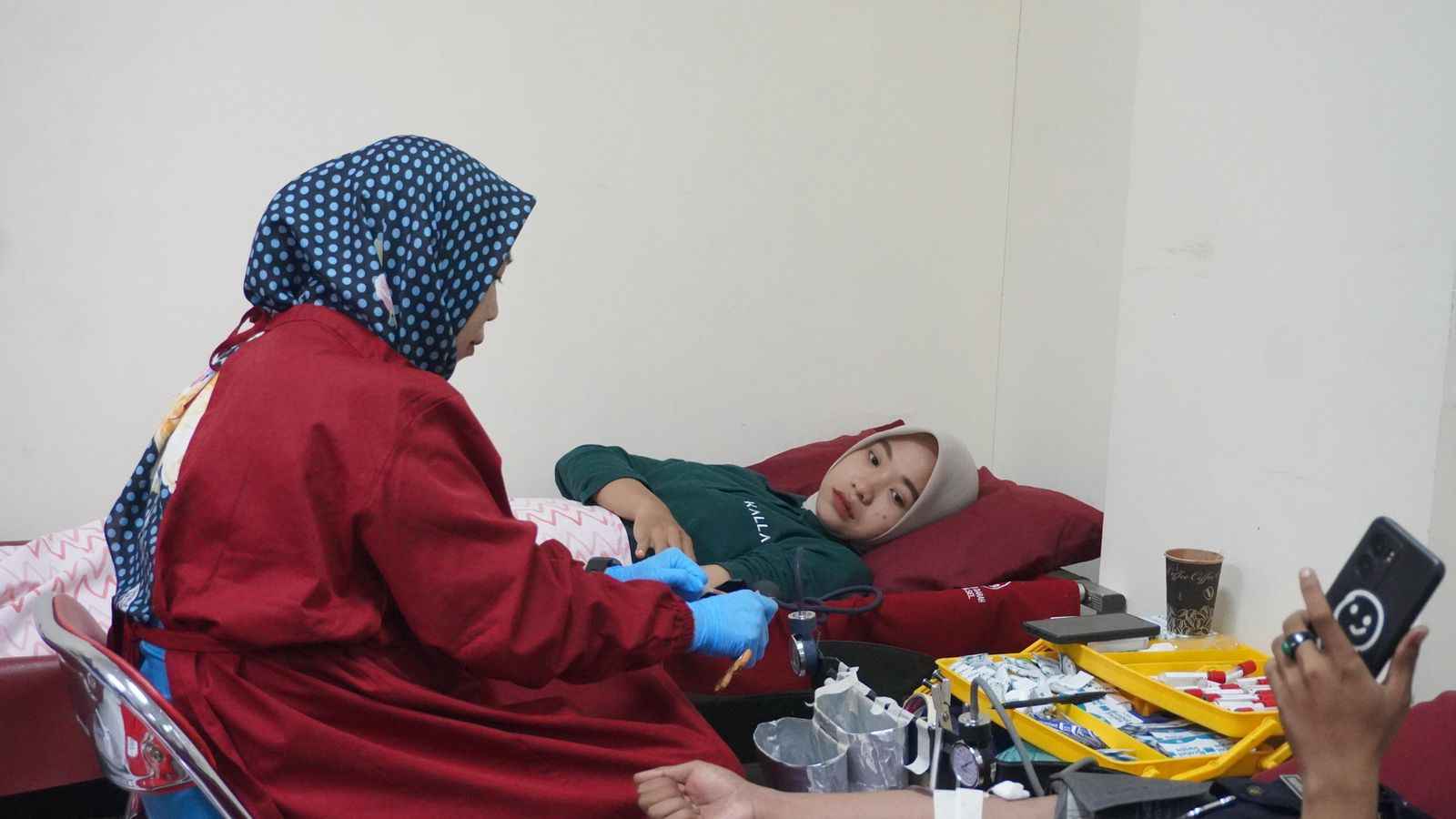 Komitmen ESG Berkelanjutan Kalla Translog: Padukan Donor Darah Rutin dan Penanaman Pohon