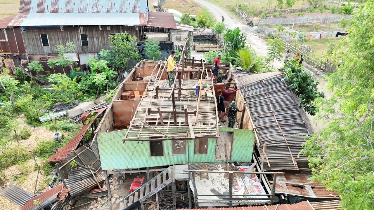 Rumah Reyot Milik Warga Di Bongkar, TMMD ke-128 Kodim Jeneponto Hadirkan Harapan Baru