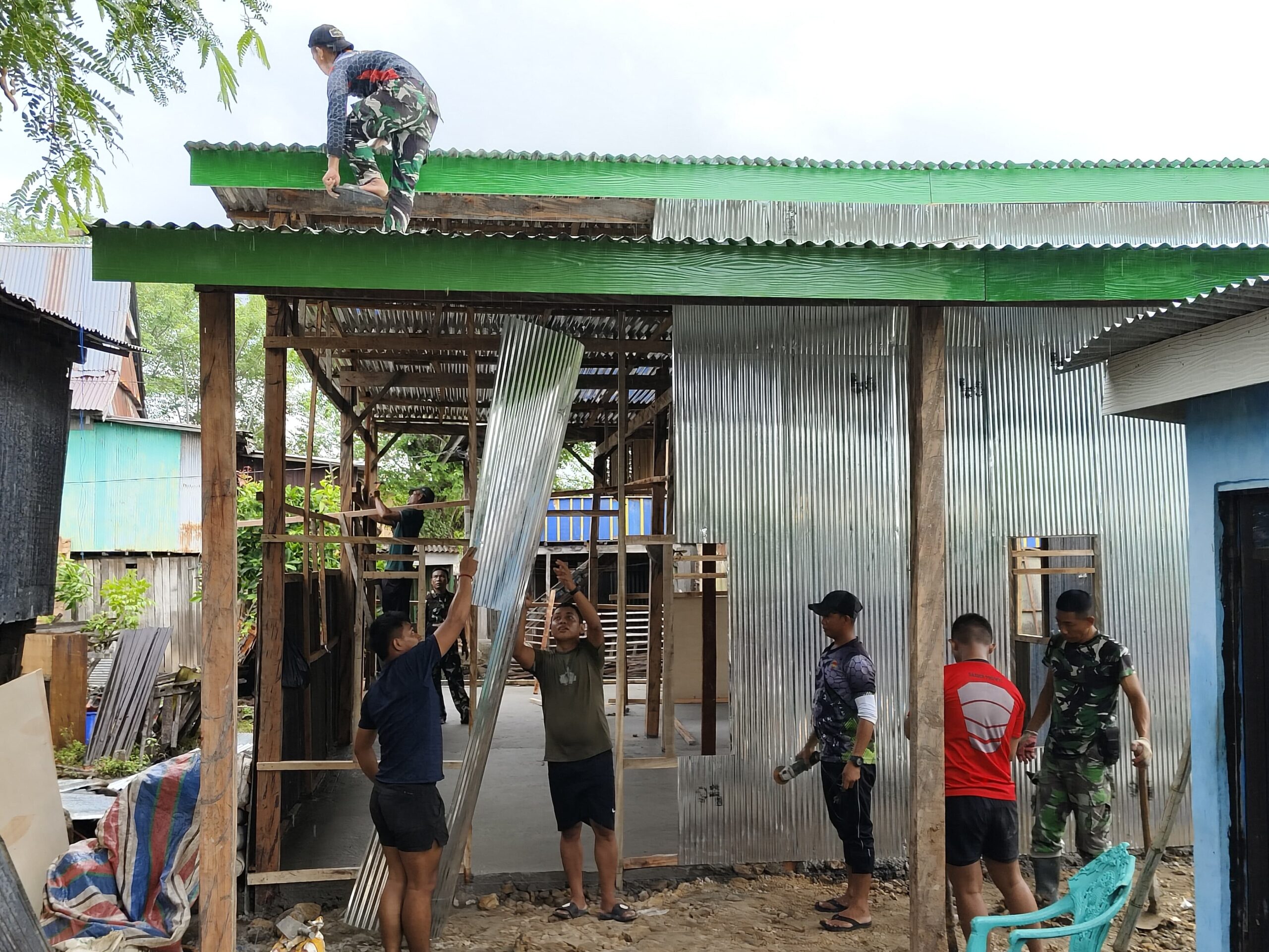 Satu per Satu Rumah Mulai Berdiri, RTLH Daeng Tompo TMMD ke-128 Kodim Jeneponto Masuk Tahap Akhir