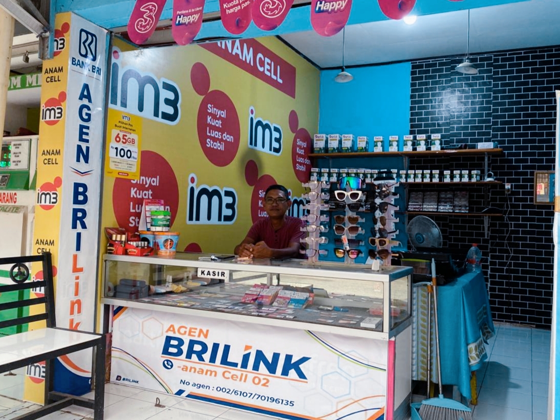 10 Tahun Idris Jadi Agen BRILink, Hadirkan Solusi Transaksi Warga Saat Jauh dari ATM
