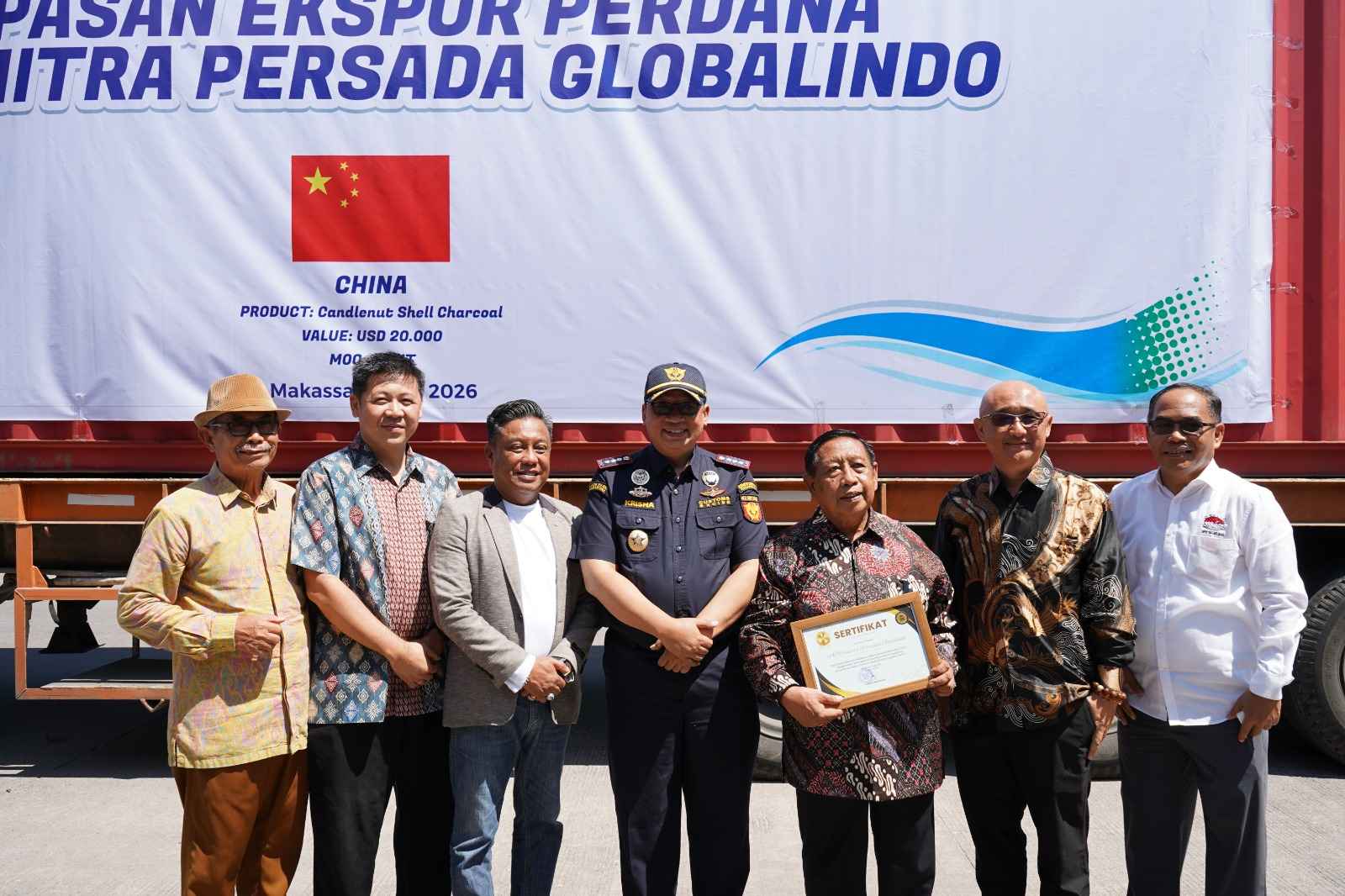 Ekspor Perdana ke China, Bea Cukai Makassar Lepas 44 Ton Arang Kemiri Asal Sulsel
